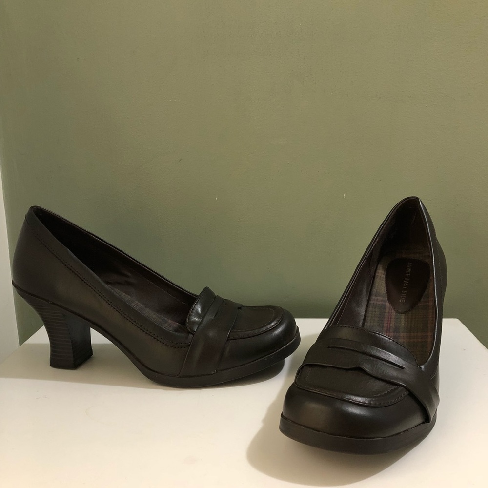 Dark Brown low-heel moccasin
